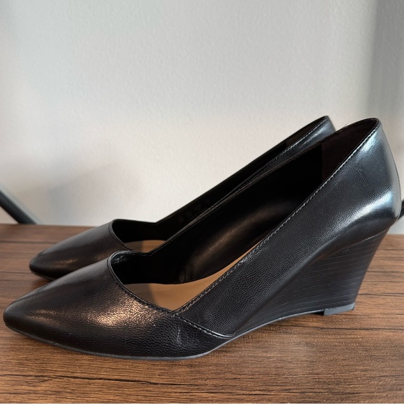 Franco Sarto Frankie Black Leather Wedge Pump - Size 6 Wide - Picture 5 of 7
